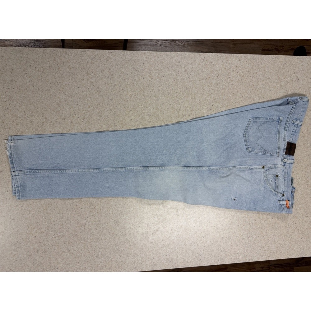 Levi's Jeans Mens 48x32 Light Wash Blue Distressed Relaxed Fit Denim Big Tall